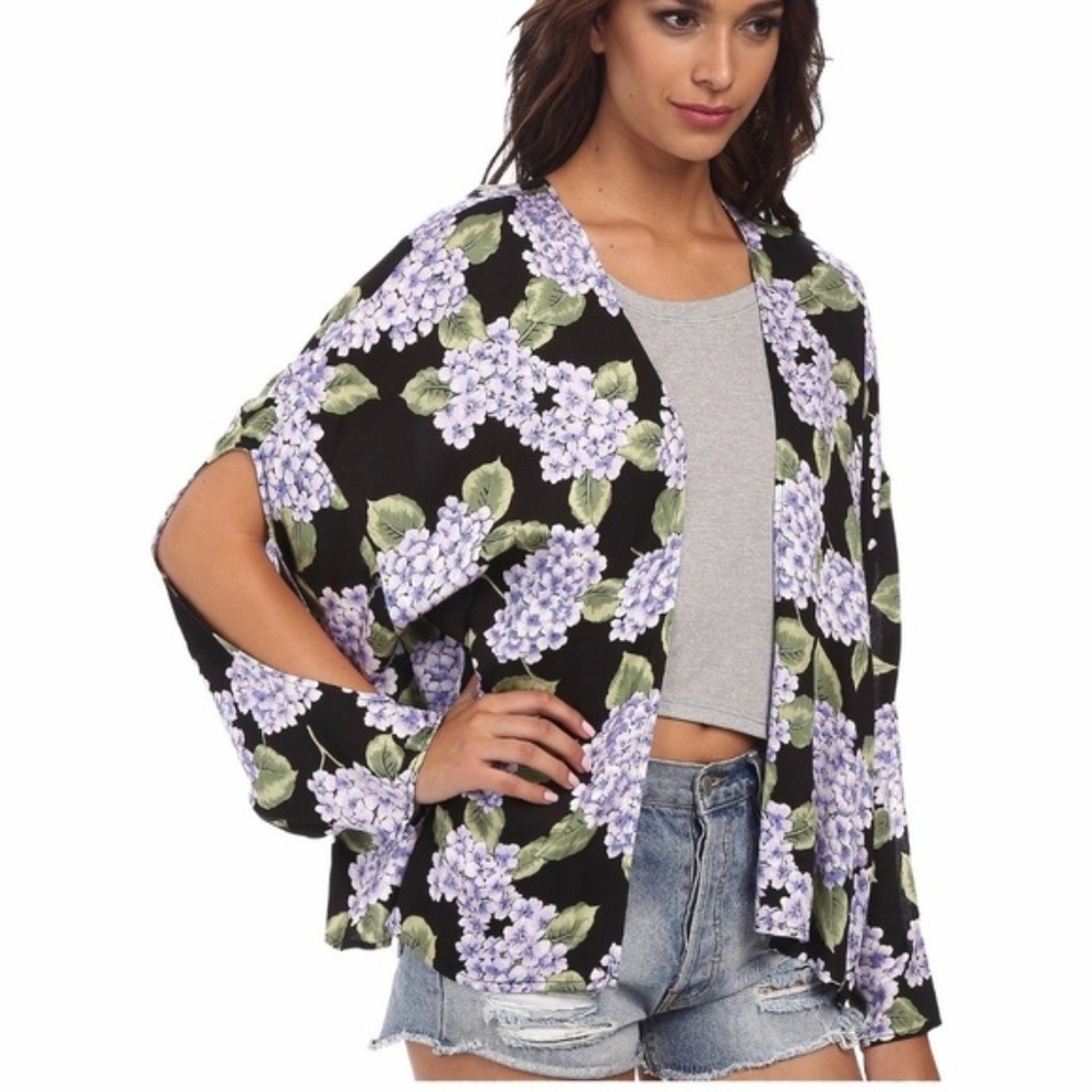 MINKPINK Kimono Cover Up Size XS S 0-6 Floral Split Sleeve Hydrangea New Spring